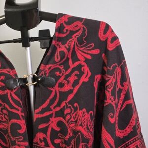 Dana Buchman Red Black Patterned Cape Poncho Knit Abstract w/Buckle Size S/M